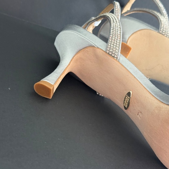 Badgley Mischka Women's Silver Remi Kitten Evening Heel Sandals, NEW pick size - Picture 16 of 16